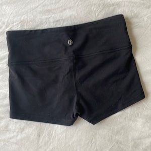 Lululemon Wunder Train Short - Size 4 Black